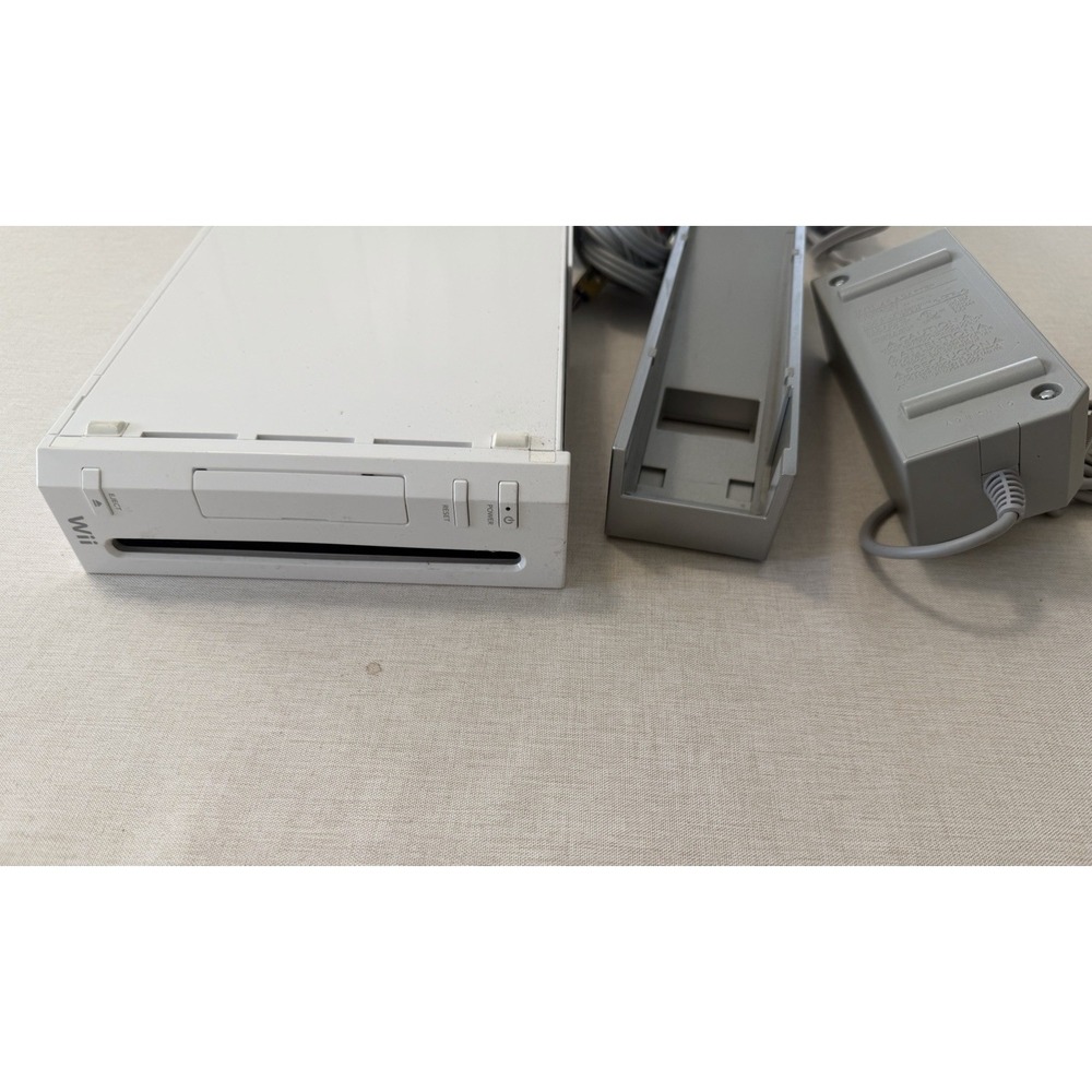 Nintendo Wii Console RVL-001 White Bundle Cords Dock Untested - Picture 2 of 8